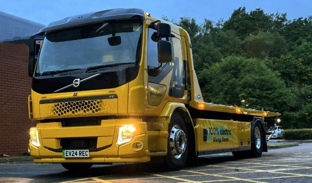 The AA has become the UK’s first breakdown service to add all-electric recovery trucks to its fleet.