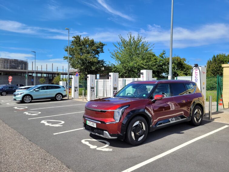 Kia EV9 charging in France