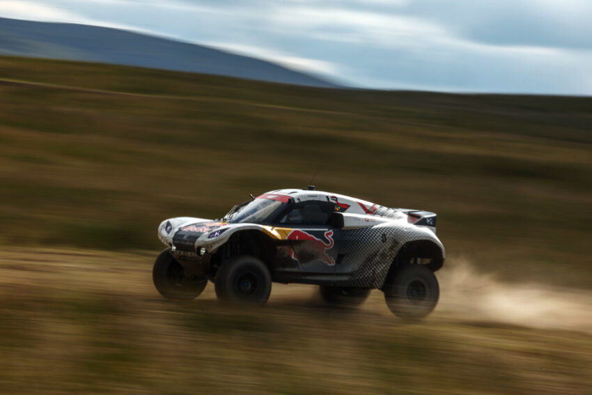 The car, adorned in a special Red Bull livery to celebrate the energy drink giant’s partnership as the series’ Official Energy Drinks Partner, demonstrated the potential of hydrogen technology in motorsport.