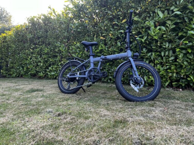 Estarli e20 is an ideal entry-level folding electric bike boasting impressive power, a range of gears, and larger tyres for enhanced handling and comfort