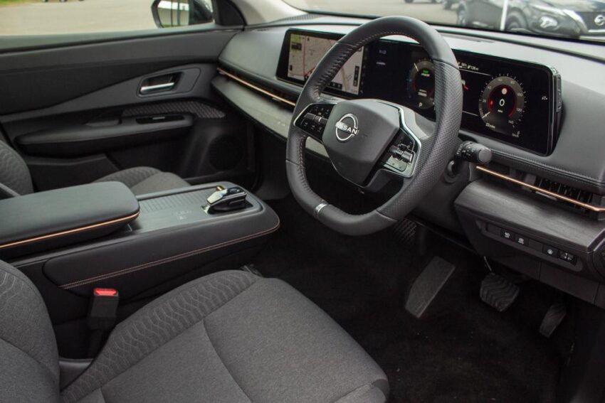 Nissan Ariya Engage interior 