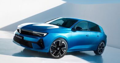 Vauxhall has announced a new special edition of its Astra Electric hatchback and estate that cuts the price by almost £3,000.