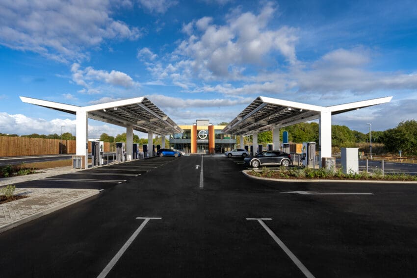 Gridserve has officially opened its latest Electric Forecourt, at Stevenage on the A1.