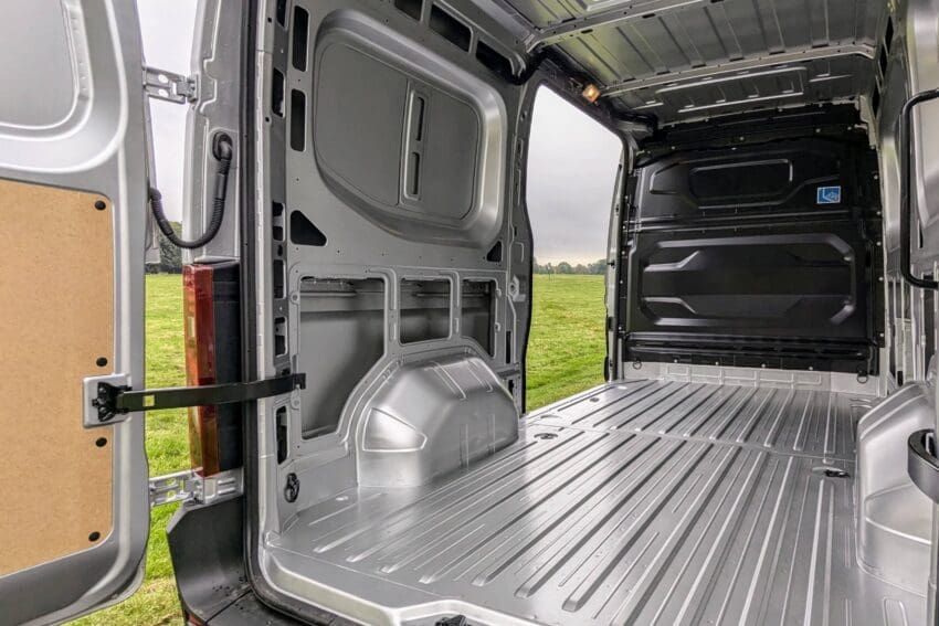 2024 Renault Master E-Tech cargo space