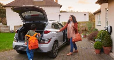 Energy supplier EDF is offering householders a cash incentive to sign up for one of its home EV tariffs.