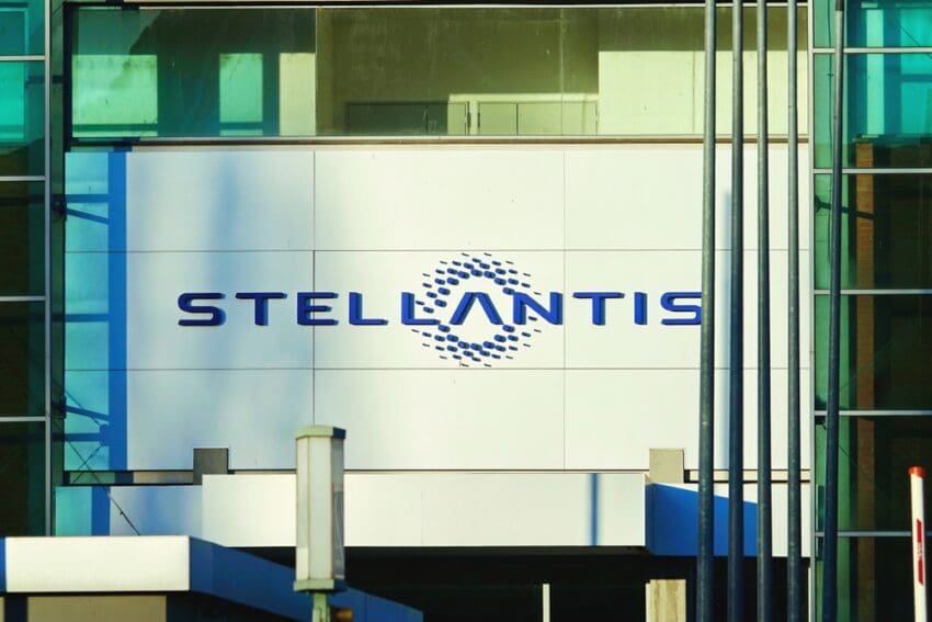 Stellantis and battery maker CATL have announced a €4.1 billion plan to build a massive new battery plant in Spain.