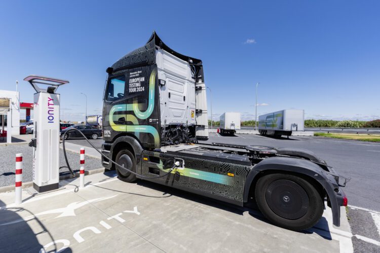 mercedes-trucks-eactros-600-electric-hgv-charging