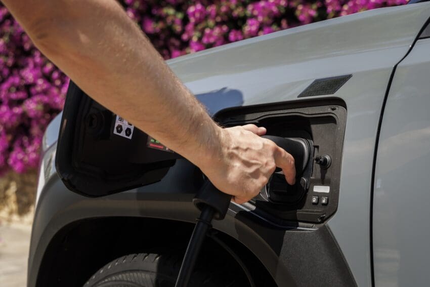 Renault 4 Plein Sud charging