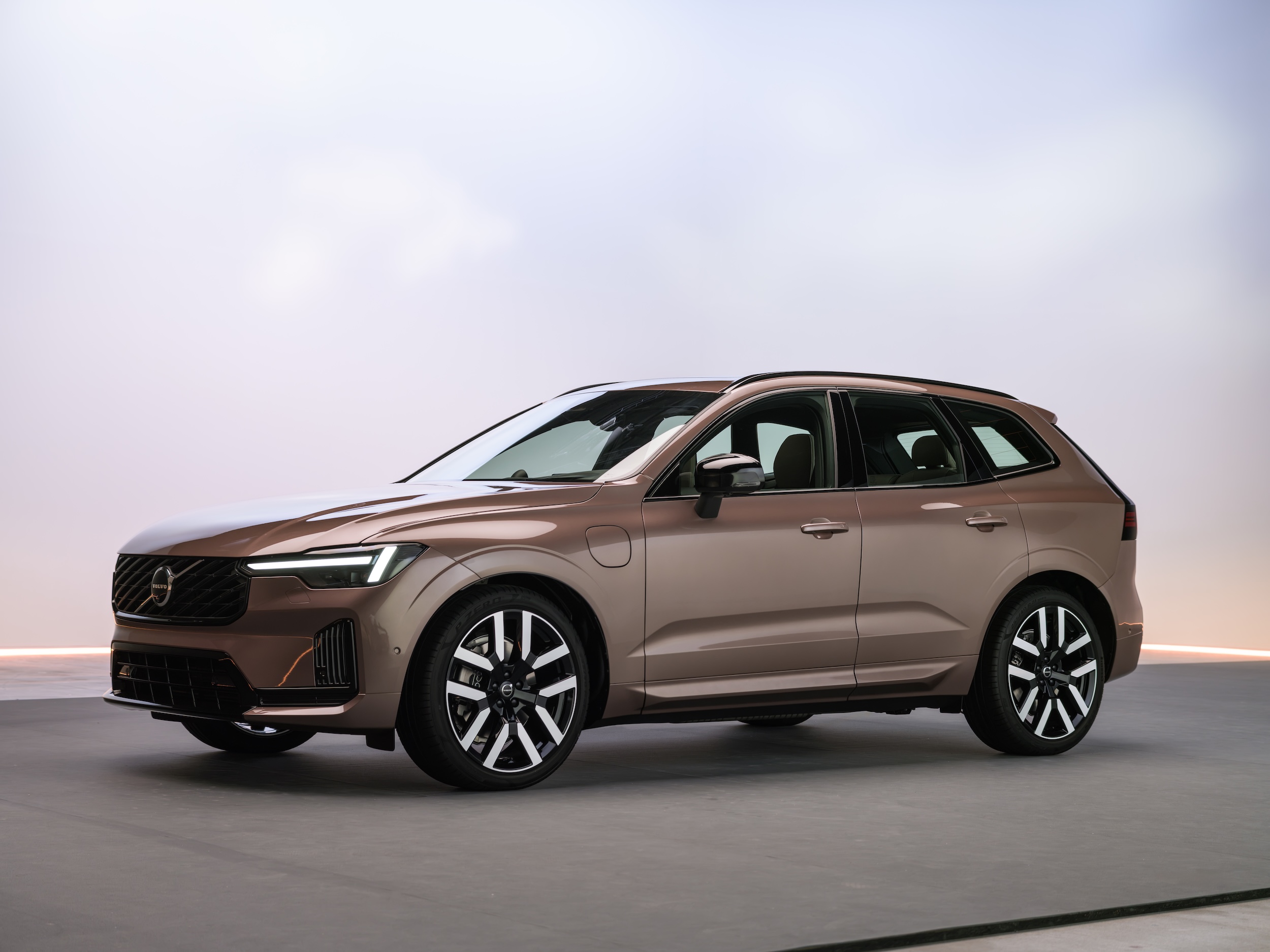 New-Volvo-XC60-front-3/4